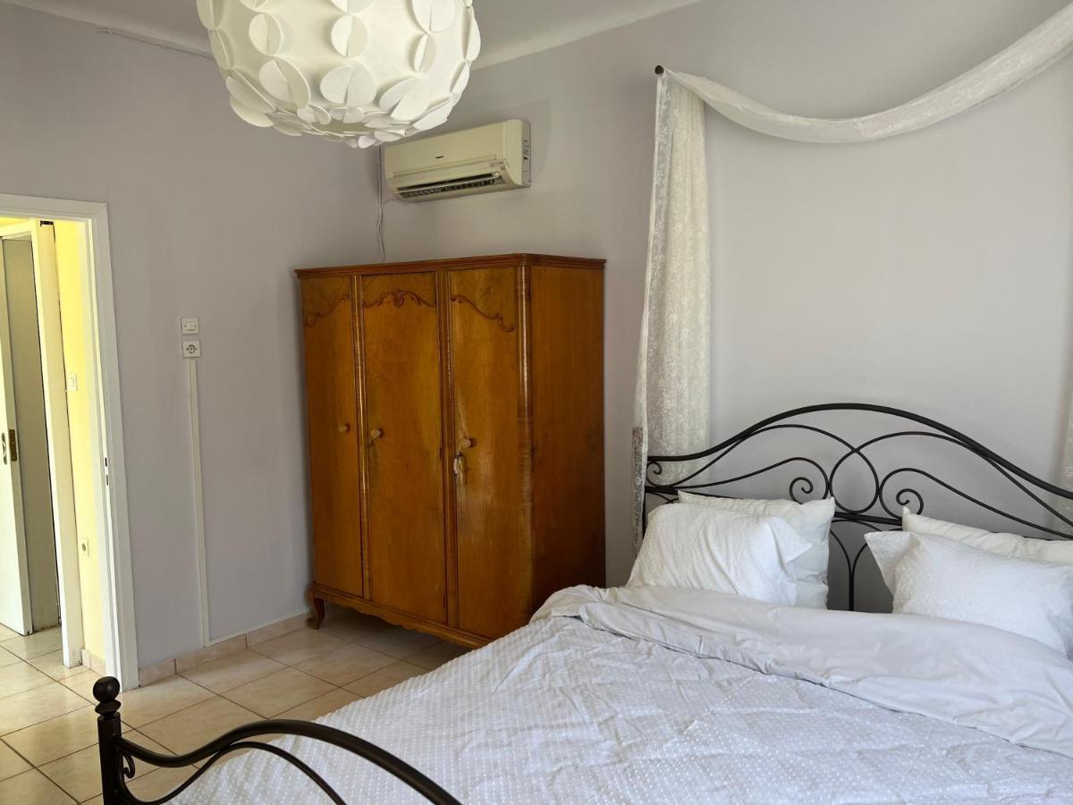 Apartament Yiayia Katina'S House Corinth Zewnętrze zdjęcie